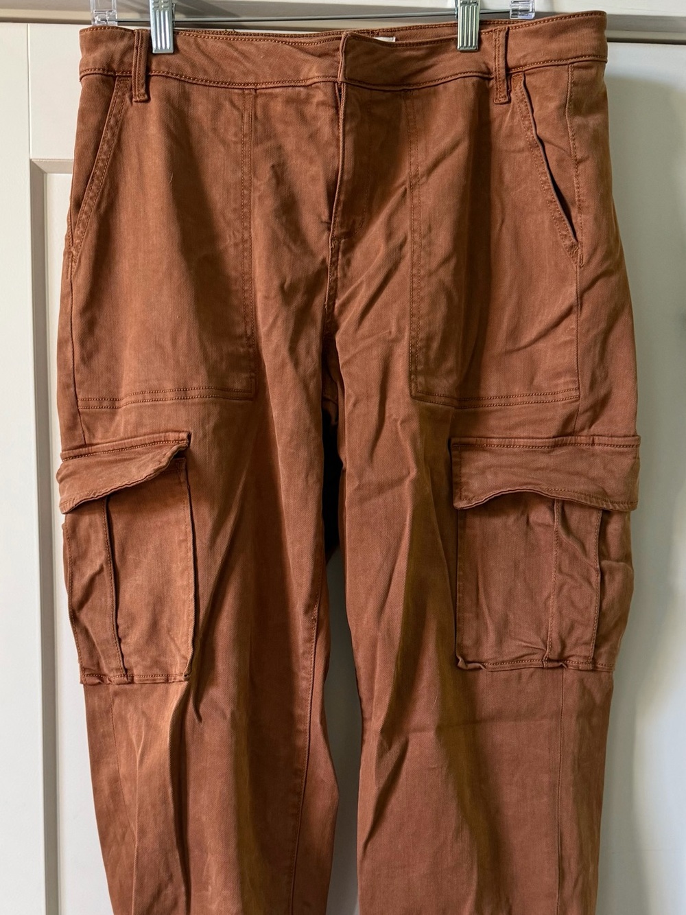 Woman’s Cropped Cargo Pants